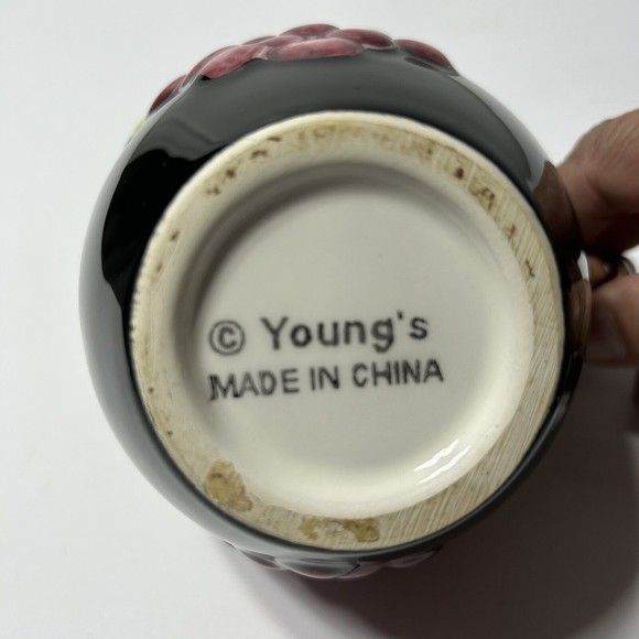 Young’s Heartfelt Kitchen Creations Grapes on black Set of Creamer And Sugar - Picture 5 of 7